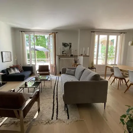 Luxurious Private Garage In The Heart Of Διαμέρισμα