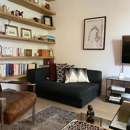 Luxurious Private Garage In The Heart Of Διαμέρισμα *
